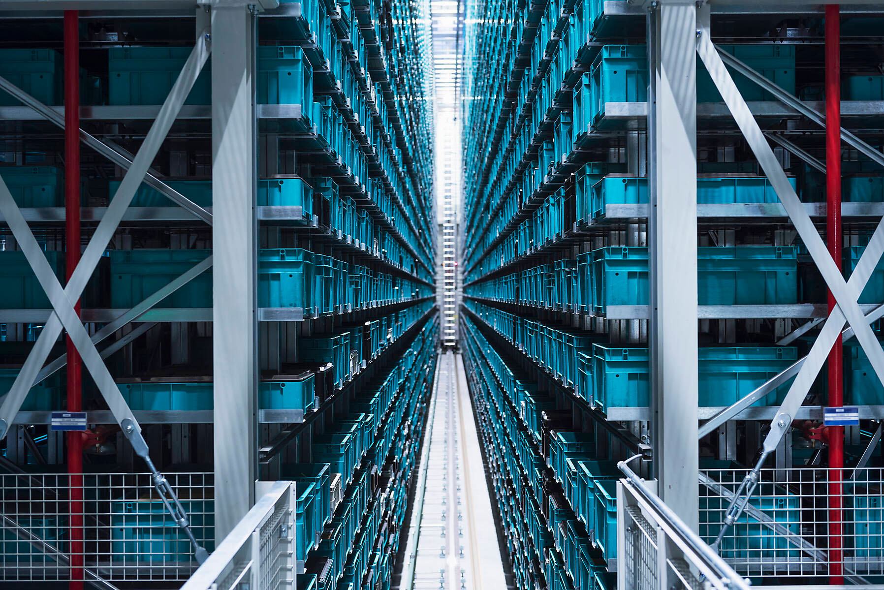Intralogistics transport systems